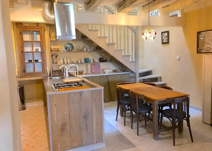 Les D'argoumbat Tatil Evi